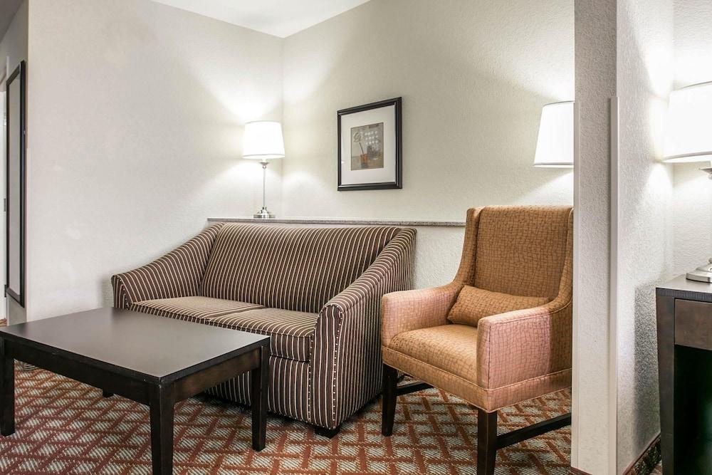 Comfort Suites Columbia Northeast - Fort Jackson Esterno foto